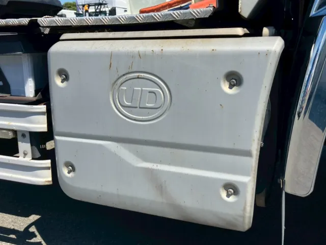 マフラーカバーにキズ・サビがあります。|UDトラックス クオン 2PG-GK5AADの写真22