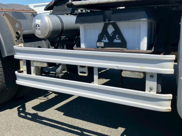 運転席側サイドバンパーにキズ・サビ・ヘコミがあります。|UDトラックス クオン 2PG-GK5AADの写真23