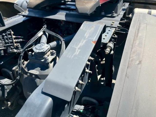 右側ガイドレールにキズ・サビがあります。|UDトラックス クオン 2PG-GK5AADの写真25