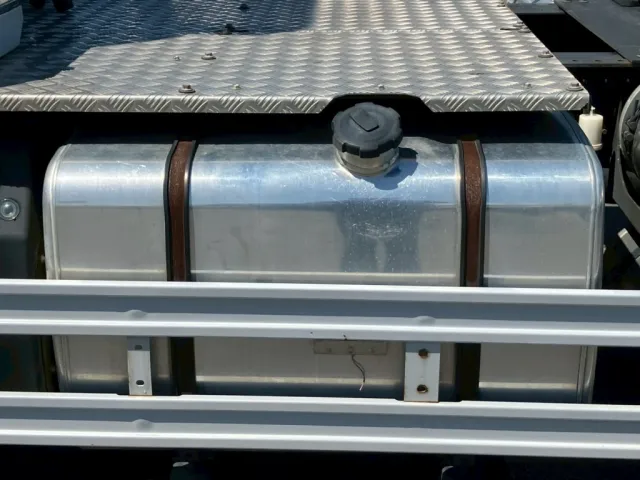 燃料タンクは400Lです。|UDトラックス クオン 2PG-GK5AADの写真30