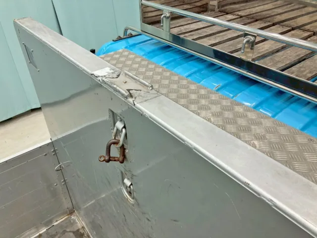 プロテクター中央上部の状態です。|三菱 スーパーグレート 2PG-FU74HZの写真12