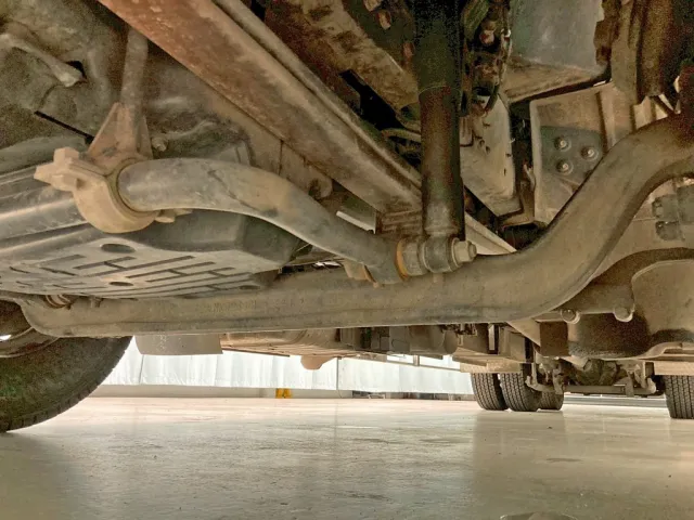 下まわりの状態です。(前方)|三菱 スーパーグレート 2PG-FU74HZの写真18