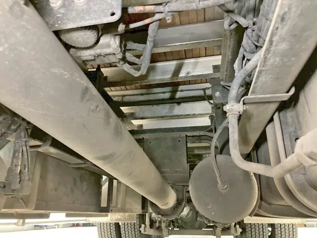 下まわりの状態です。(中央前方)|三菱 スーパーグレート 2PG-FU74HZの写真19