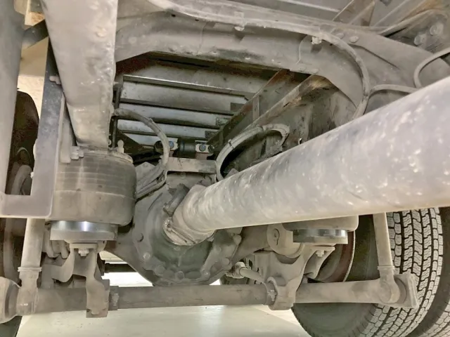 下まわりの状態です。(中央後方)|三菱 スーパーグレート 2PG-FU74HZの写真20