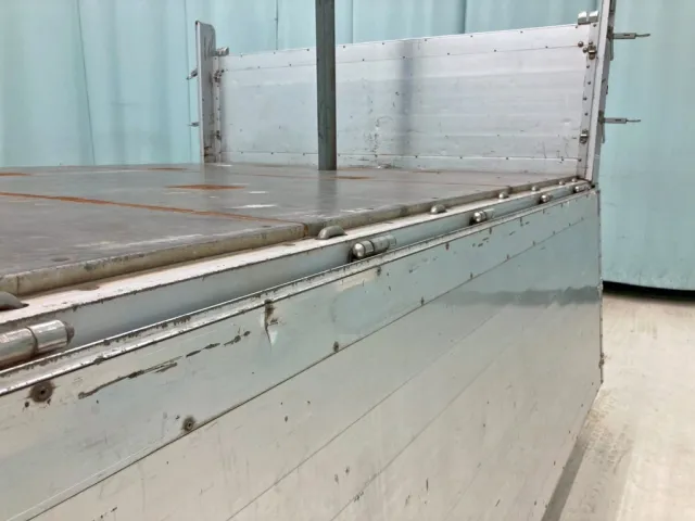 助手席側アオリにヘコミがあります。(後方)|三菱 スーパーグレート 2PG-FU74HZの写真33