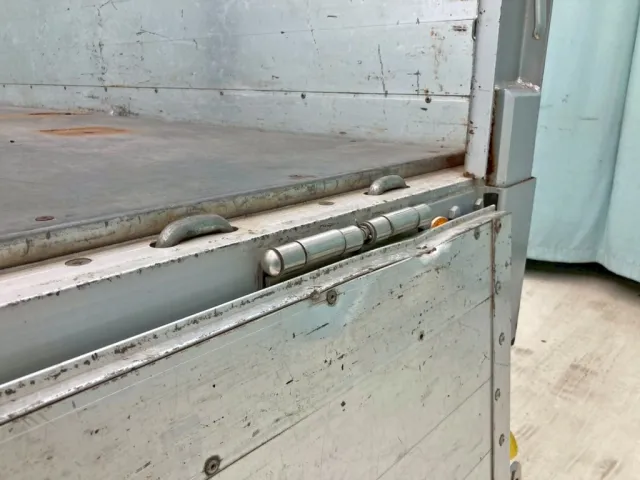 助手席側アオリにヘコミがあります。(後方)|三菱 スーパーグレート 2PG-FU74HZの写真34