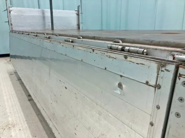 運転席側アオリにヘコミがあります。(中央後方)|三菱 スーパーグレート 2PG-FU74HZの写真37