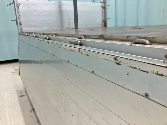 運転席側アオリにヘコミがあります。(後方)|三菱 スーパーグレート 2PG-FU74HZの写真38