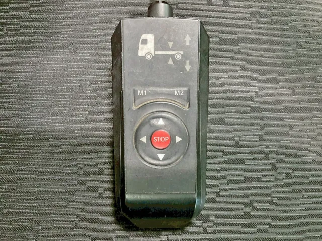 エアサスのコントローラーです。|三菱 スーパーグレート 2PG-FU74HZの写真48