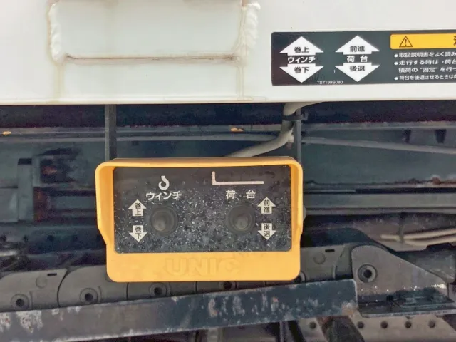 ウインチ 及び ボディースライドの操作スイッチです。|いすゞ フォワード TKG-FRR90S1(2WD)の写真18