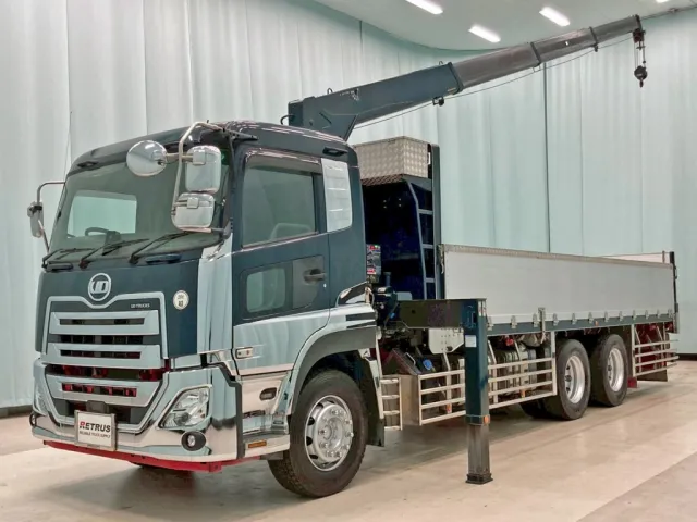 フロント周り、メッキパーツで飾っています。|UDトラックス クオン 2PG-CD5BAの写真1