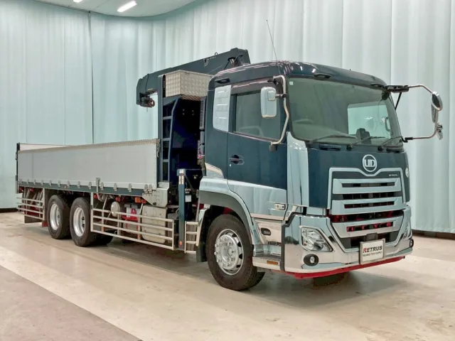 サイドバンパー・リヤフェンダーはステンレス製です。|UDトラックス クオン 2PG-CD5BAの写真2