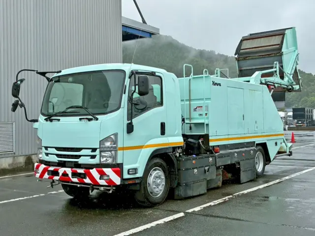 いすゞ フォワード 2PG-FTR90V2改の写真1