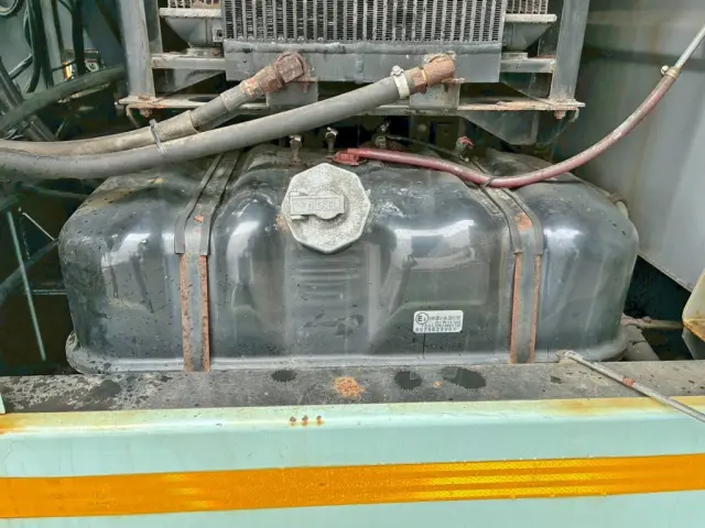 燃料タンクは100Lです。|いすゞ フォワード 2PG-FTR90V2改の写真36