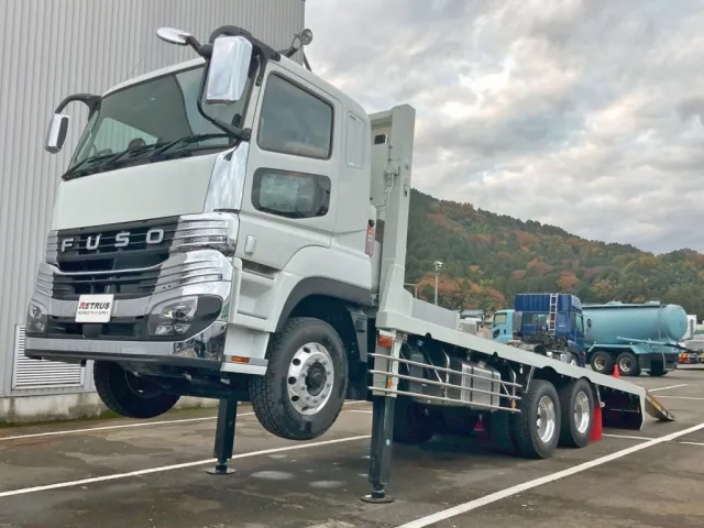 フロント周り、メッキパーツで飾っています。|三菱 スーパーグレート 2PG-FV80VYの写真1