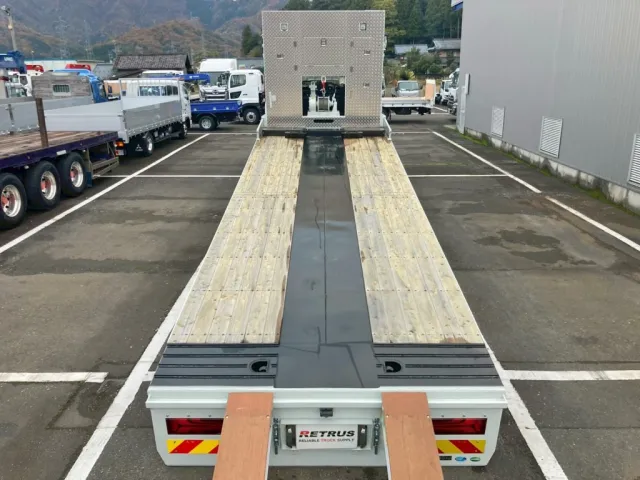 床は左右板張りです。|三菱 スーパーグレート 2PG-FV80VYの写真9