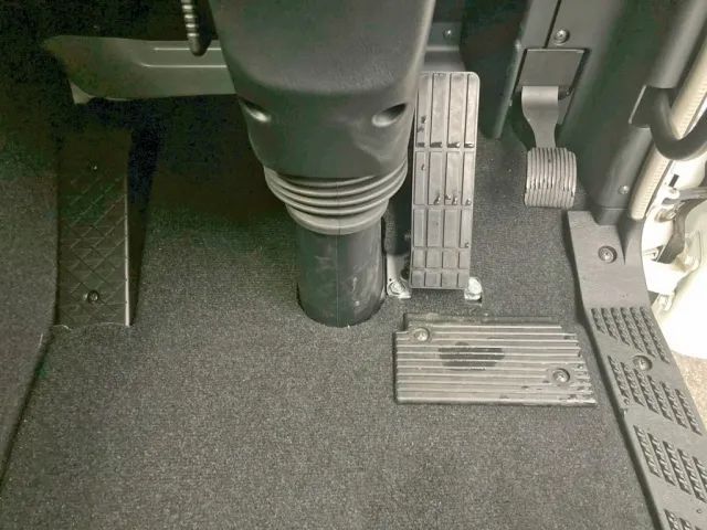 2ペダル仕様です。|三菱 スーパーグレート 2PG-FV80VYの写真23