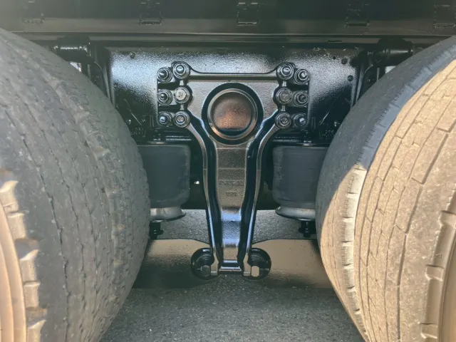 エアサスです。|いすゞ ギガ LKG-CYJ77Aの写真5