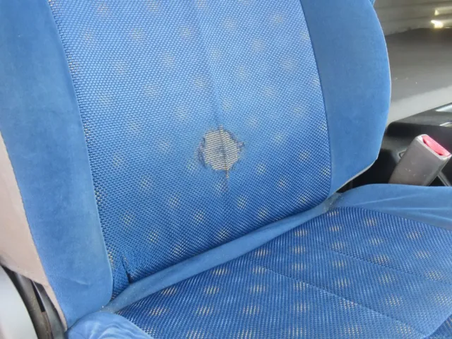 運転席背面にスレがあります。|いすゞ ギガ LKG-CYJ77Aの写真8