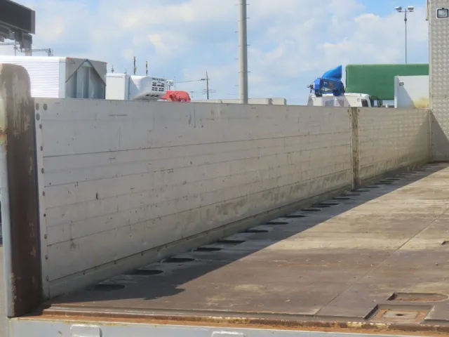 あおり内側の状態です。|いすゞ ギガ LKG-CYJ77Aの写真12