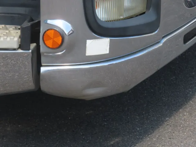 フロントバンパー運転席側にヘコミがあります。|いすゞ ギガ LKG-CYJ77Aの写真20