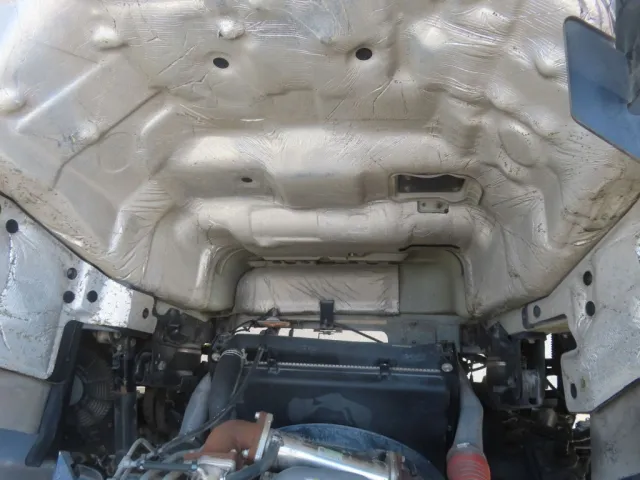 キャブ下面の状態です。|いすゞ ギガ LKG-CYJ77Aの写真21