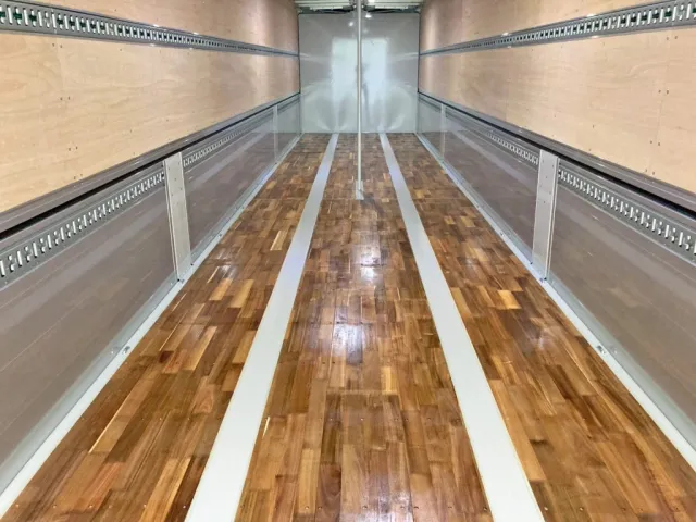 床は板張りです。|トレクス  PFB34118改の写真11