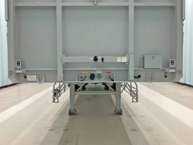 ボディー前方左右にもウイングの開閉スイッチが付いています。|トレクス  PFB34118改の写真23