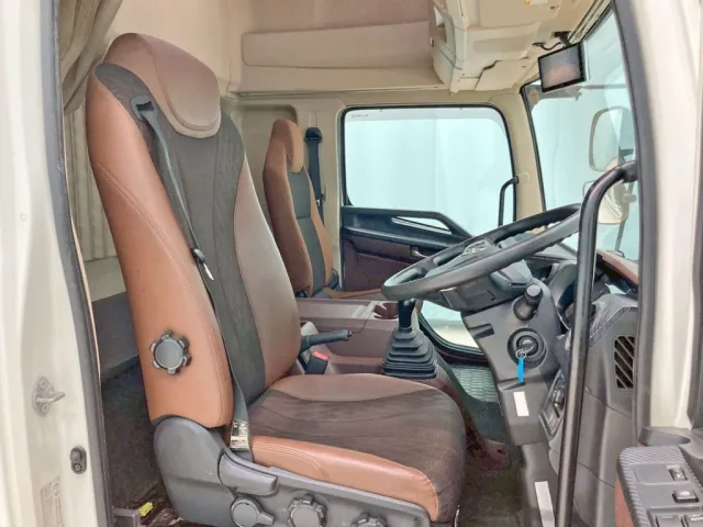 ハイルーフキャビンです。|日野 レンジャー 2PG-FD2ABG(2WD)の写真7