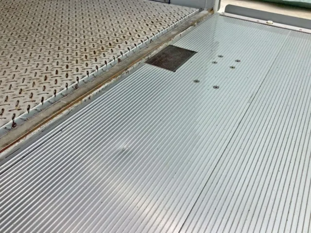 ゲートにヘコミがあります。|日野 レンジャー 2PG-FD2ABG(2WD)の写真16