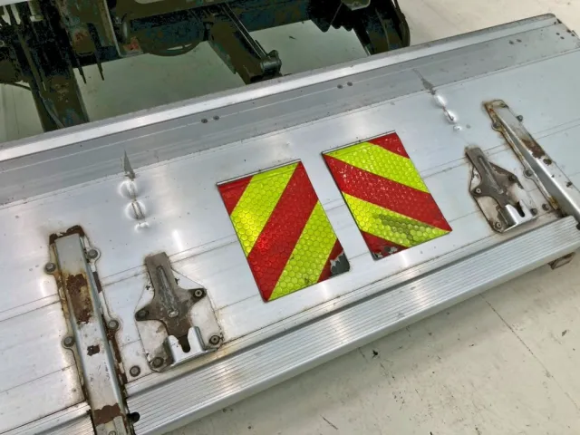 ゲート裏側に引きキズがあります。|日野 レンジャー 2PG-FD2ABG(2WD)の写真17