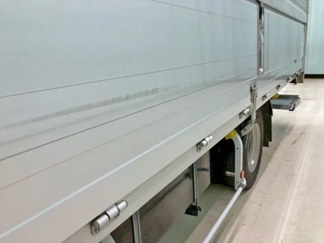 助手席側オアリ前方にスリキズがあります。|日野 レンジャー 2PG-FD2ABG(2WD)の写真22