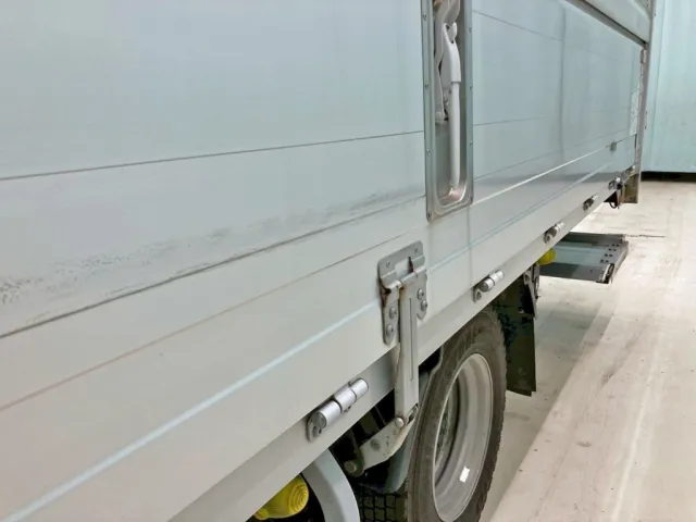 助手席側オアリ中央部にスリキズがあります。|日野 レンジャー 2PG-FD2ABG(2WD)の写真23