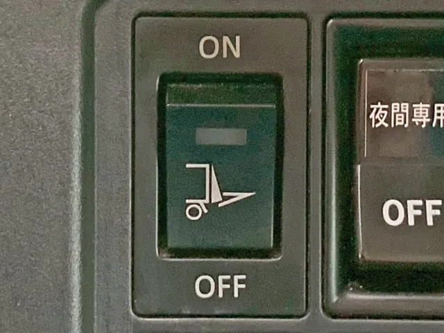 ゲートのメインスイッチです。|日野 レンジャー 2PG-FD2ABG(2WD)の写真32