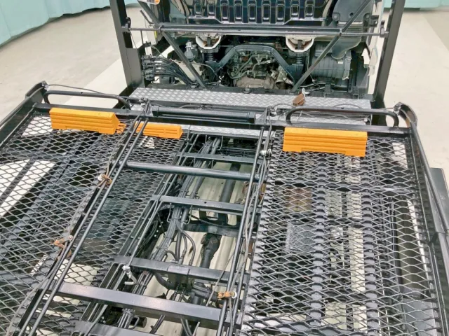 2Fフロアー先頭部分の状態です。|いすゞ フォワード TKG-FRR90S2(2WD)の写真16