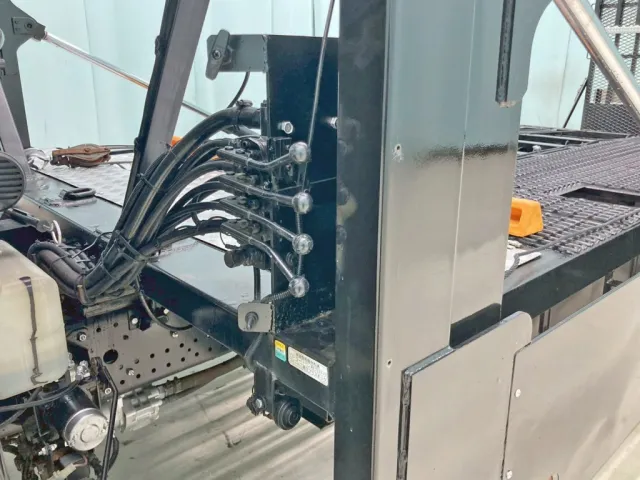 上物の操作レバーです。|いすゞ フォワード TKG-FRR90S2(2WD)の写真21