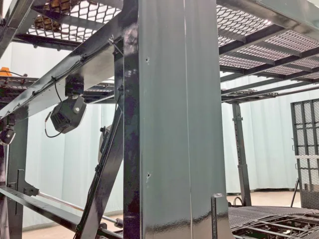 助手席側柱に加工穴があります。(上部)|いすゞ フォワード TKG-FRR90S2(2WD)の写真22