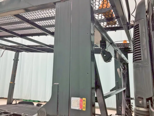 運転席側柱に加工穴があります。(上部)|いすゞ フォワード TKG-FRR90S2(2WD)の写真24