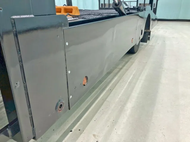 助手席側サイドパネルにパテ補修跡があります。|いすゞ フォワード TKG-FRR90S2(2WD)の写真26