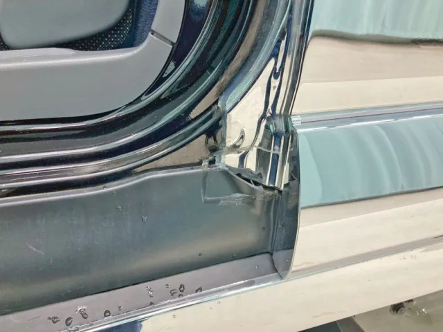 助手席ドア開口部に加工穴があります。|いすゞ フォワード TKG-FRR90S2(2WD)の写真30