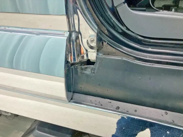 運転席ドア開口部に加工穴があります。|いすゞ フォワード TKG-FRR90S2(2WD)の写真31