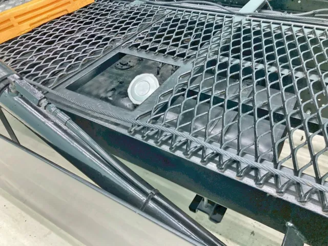 燃料タンクは100Lです。|いすゞ フォワード TKG-FRR90S2(2WD)の写真34