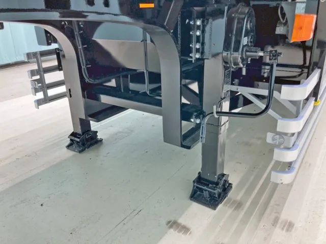 脚は手動式です。|トレクス  PLB34114改の写真25