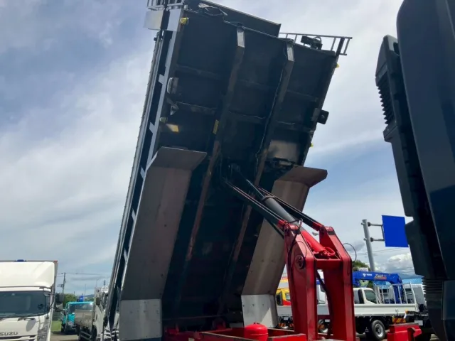 いすゞ ギガ QPG-CXZ77BTの写真12