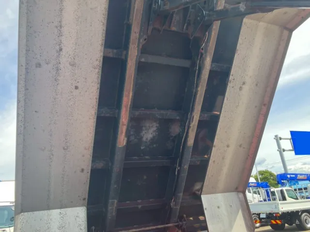 いすゞ ギガ QPG-CXZ77BTの写真13