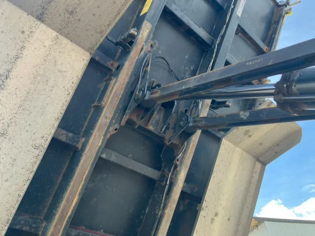 いすゞ ギガ QPG-CXZ77BTの写真14