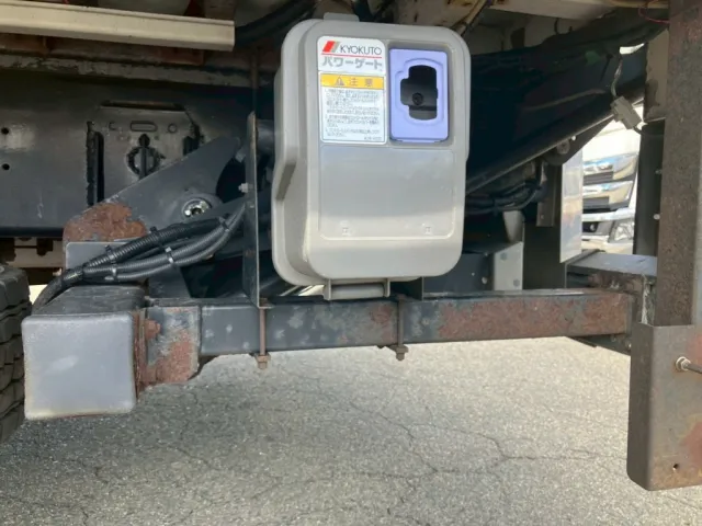 ゲートステーにサビがあります。|いすゞ ギガ PKG-CYJ77W8Aの写真18