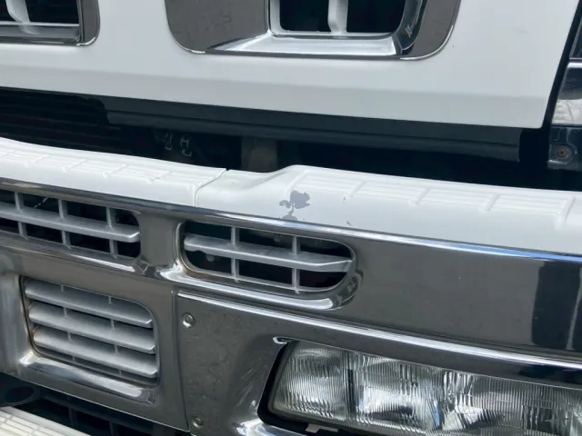 フロントバンパーにキズがあります。|いすゞ ギガ PKG-CYJ77W8Aの写真22