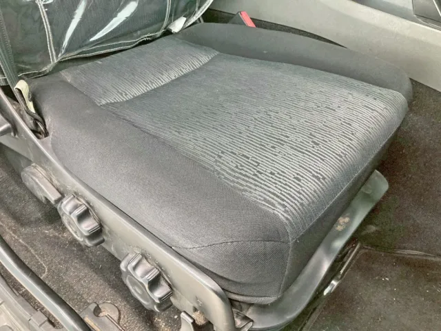 運転席座面にヘタリがあります。|三菱 スーパーグレート 2PG-FV70HZの写真8