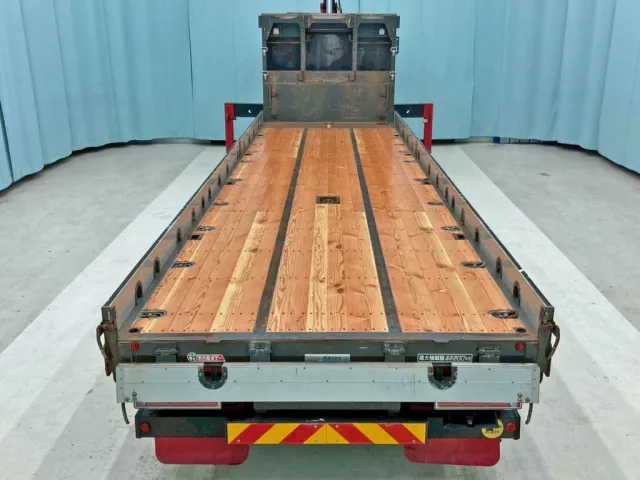 床は板張りです。|三菱 スーパーグレート 2PG-FV70HZの写真9